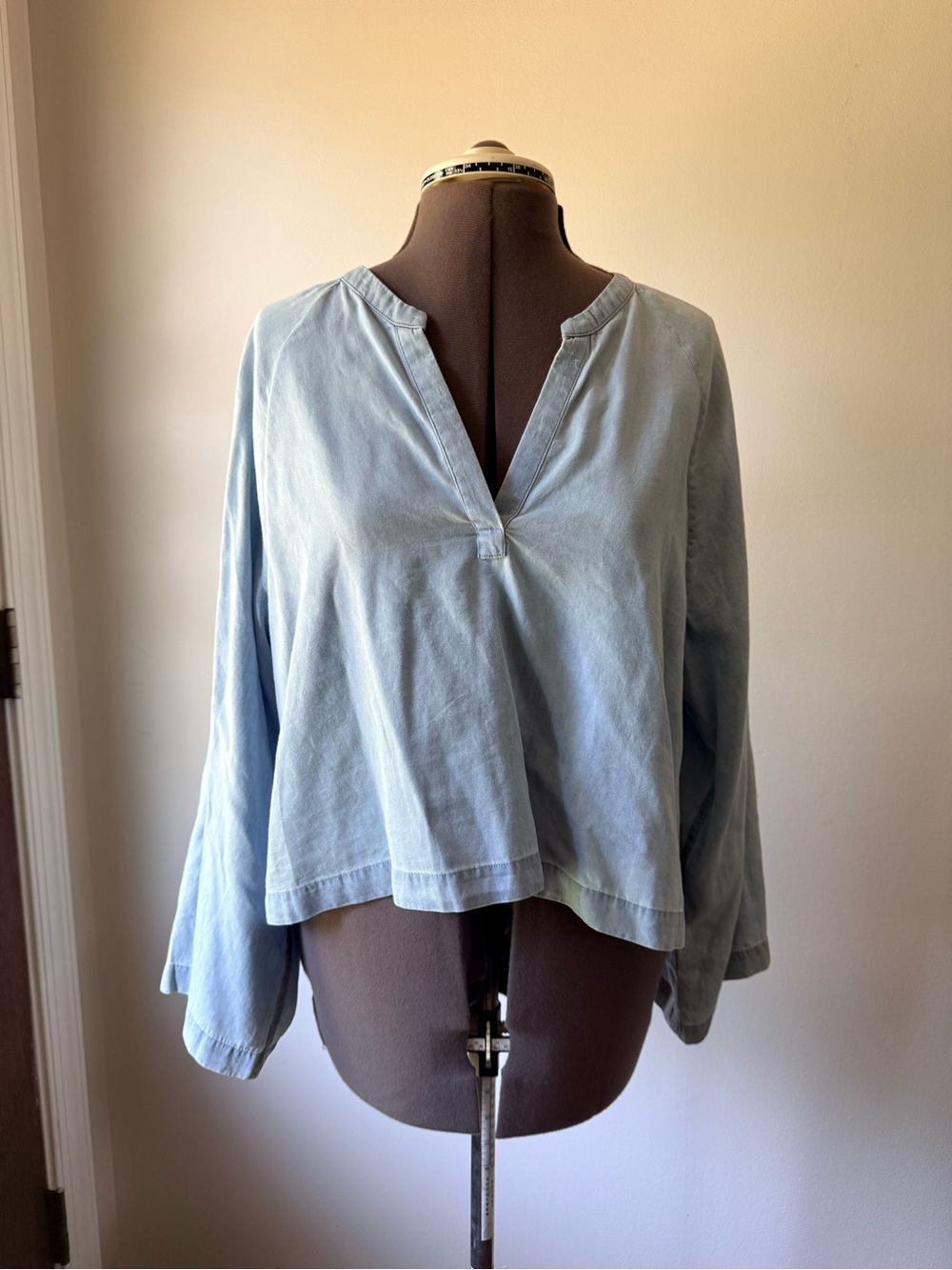 Women's Light Blue V-Neck Long Sleeve Tunic Top